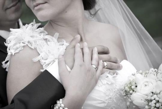 【從男人5種擁抱方式 看出他對妳的真心及愛意？！】